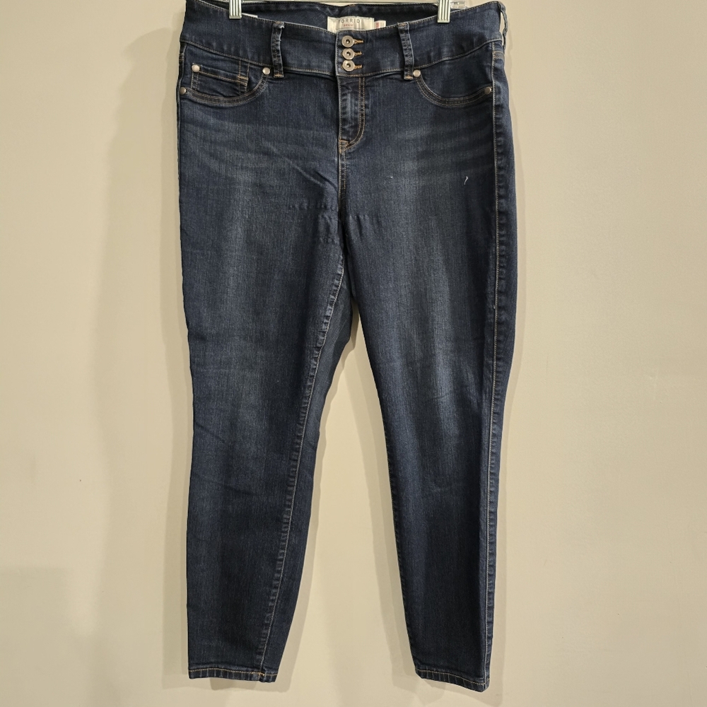 Torrid Denim Jeggings Black Women's Size 18R‎ 5 pocket Three Buttons.A175